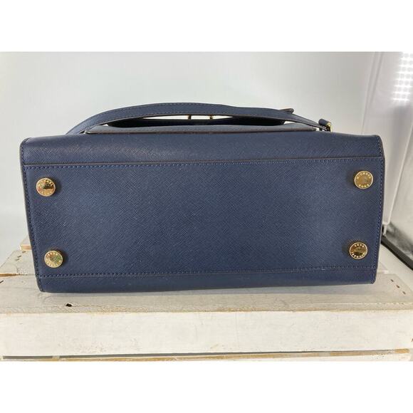 MICHAEL KORS, LARGE NAVY SAFFIANO LEATHER CROSSBODY BAG - Picture 6 of 16